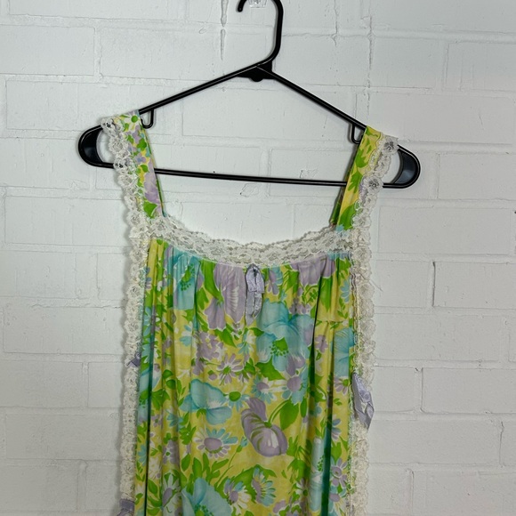 Vintage Floral Maxi Dress with Lace and Open Sides - Picture 2 of 5